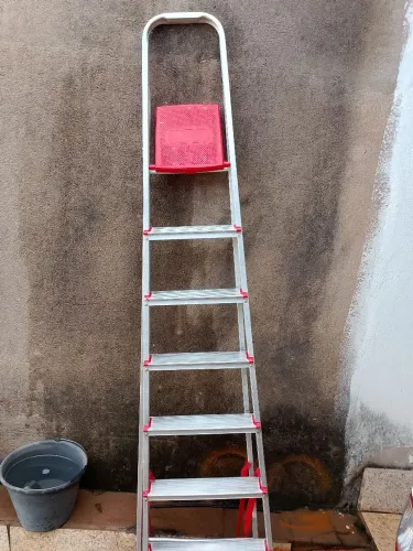 Escada de alumínio 6 degraus