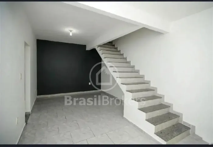 Casa de vila à venda no Cachambi. 2 quartos, 2 banheiros. Aceitando Financiamento!