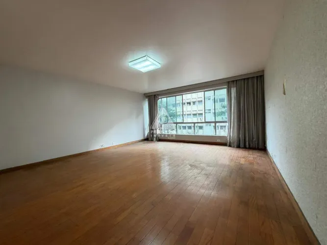 Raridade em Ipanema: Apartamento Linear, 1 por Andar, 4 Qts, Quadra da Praia e Metrô