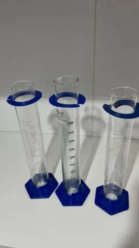 Conjunto de Provetas de vidro.