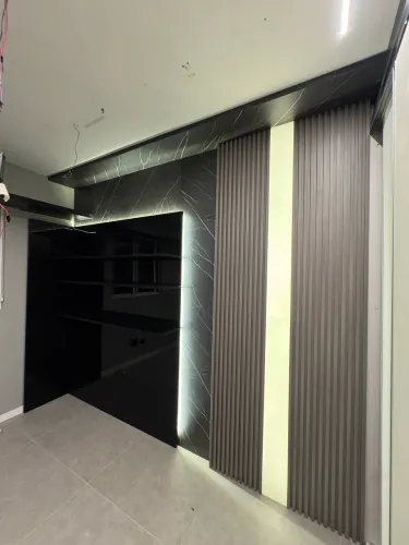 Home Office Planejado Completo com Painel Ripado e LED