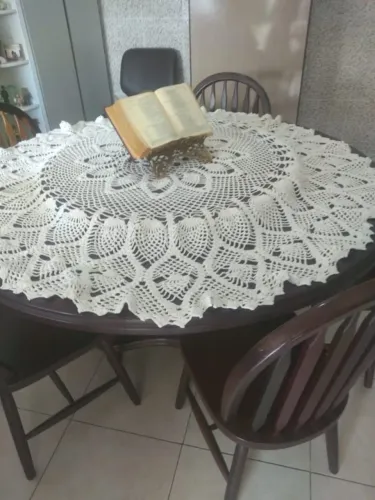mesa de  madeira maciça com tampo giratória e 5 cadeiras Atualitta