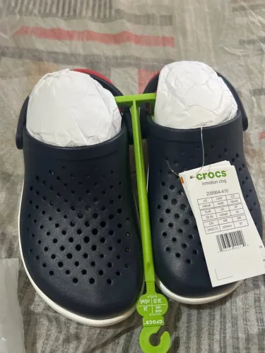 Crocs original.