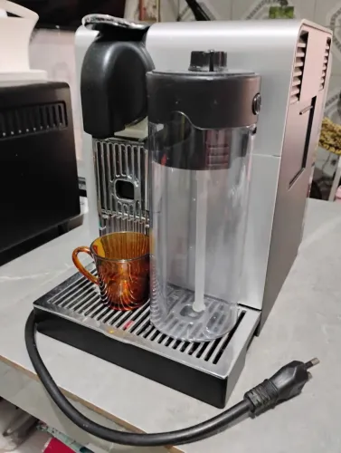 Cafeteira elétrica latíssima 