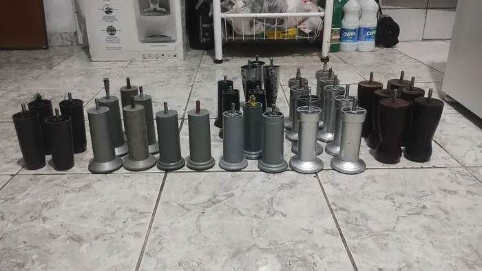 Pés para móveis 