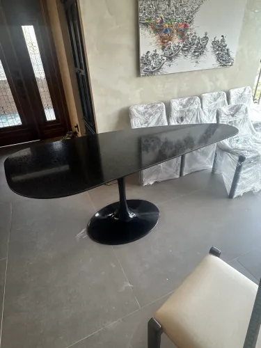 Mesa Sarineen granito preta organica 1,80m em perfeito estado