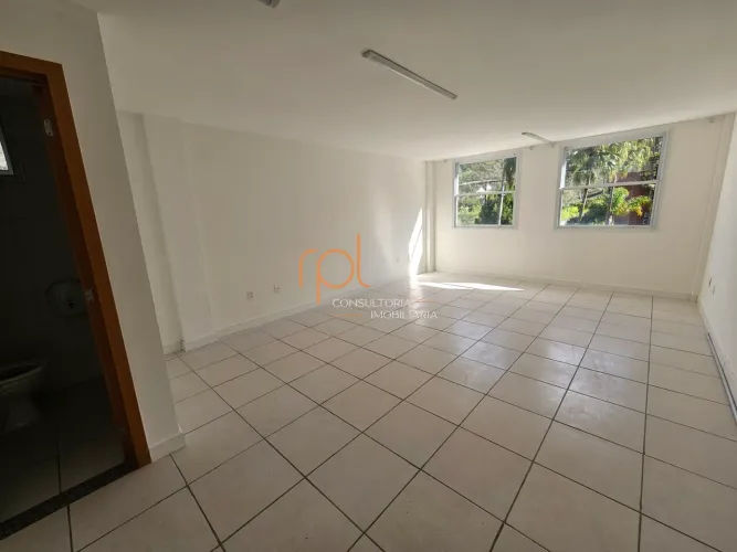 Sala comercial para alugar no bairro Quarteirão Brasileiro - Petrópolis/RJ