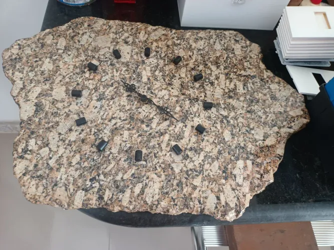 Vendo relógio de granito 