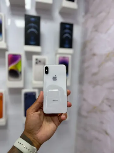 iPhone X - 64GB ?550
