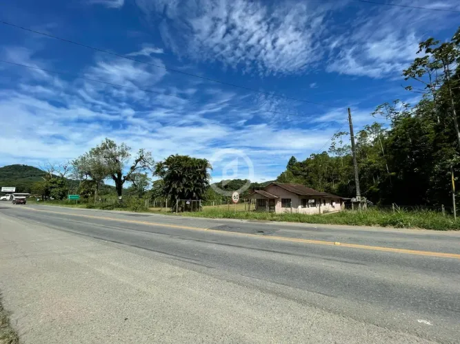 Terreno de esquina a margem da SC 108