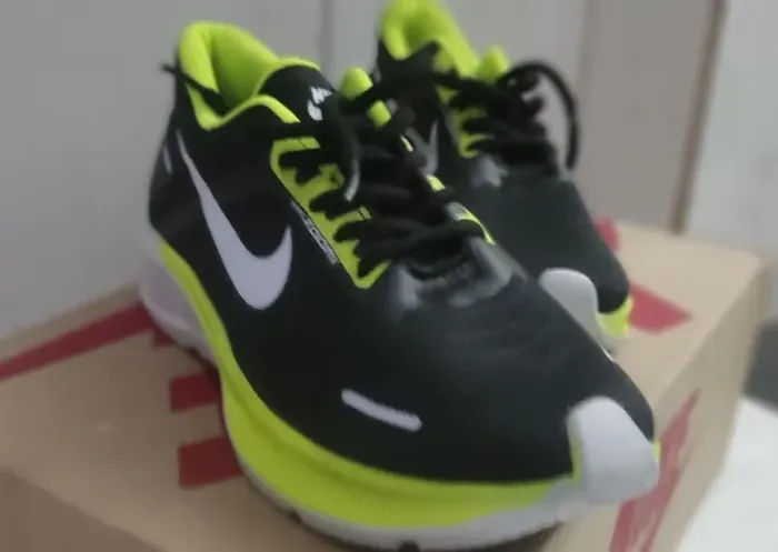 Tênis Infantil Esportivo - Preto com Detalhes Coloridos (Verde ou Laranja)