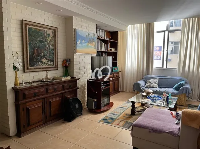 Apartamento Espaçoso com Vista Livre em Copacabana: Seu Refúgio Ensolarado!