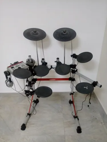 Bateria eletrônica Yamaha DTX PRESS IV