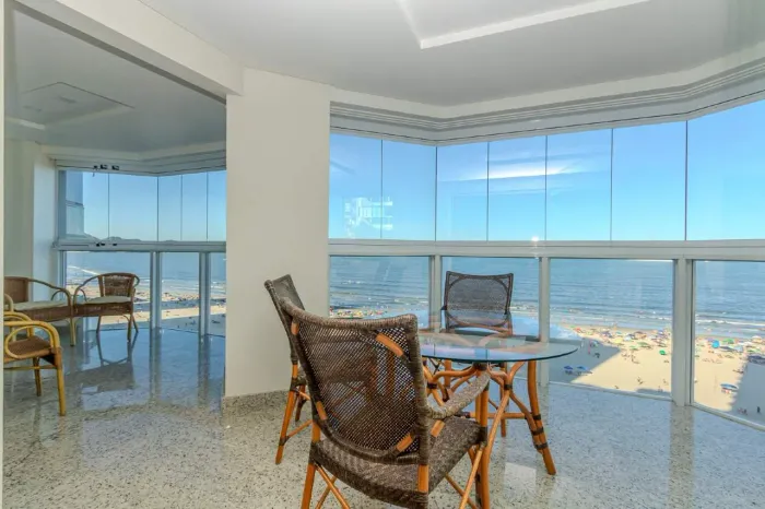 Apartamento à venda na frente mar de Balneário Camboriú