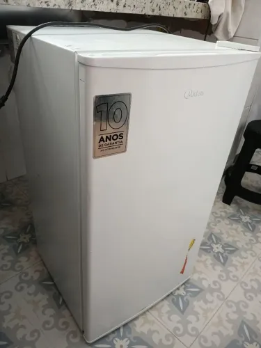 Frigobar Midea 93 litros 