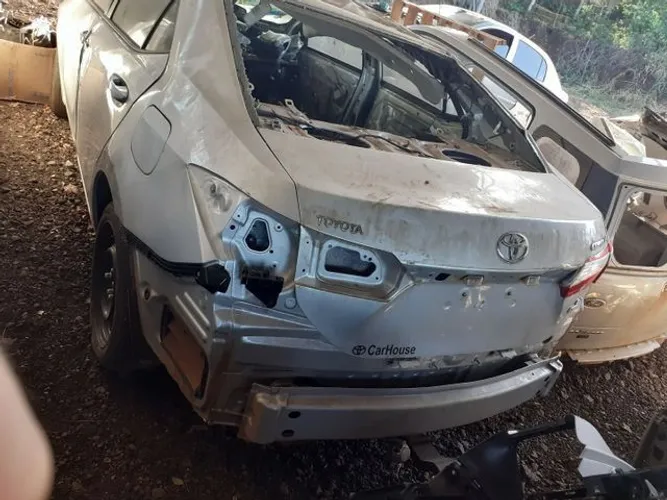 Sucata Toyota Corolla XEI 2016 automático 