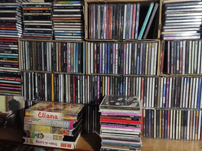 Cds de Pop Music e infantil Lady Gaga RBD Xuxa Broz