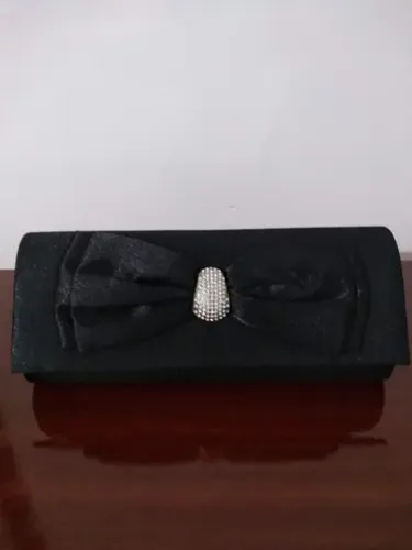 Bolsa Social em cetim preta com strass