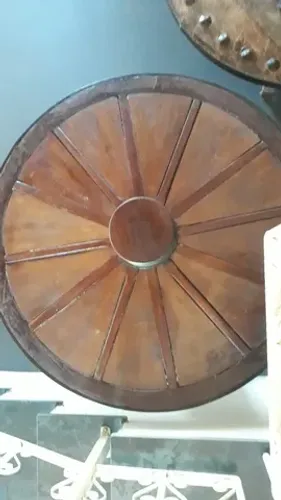 Mesa Giratória de Roda de Carroça. Retrô.