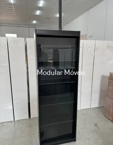 Estante Prateleira com Porta de Vidro Basculante com Chave MDF Preto - Direto da Fábrica