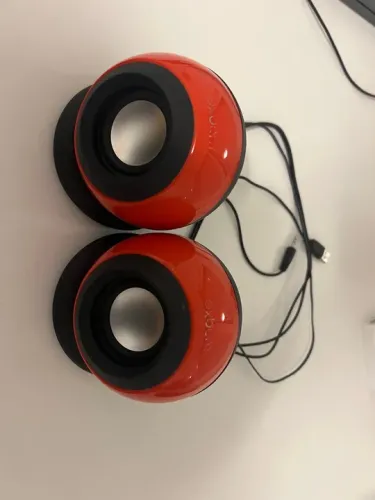 Mini caixas de som.