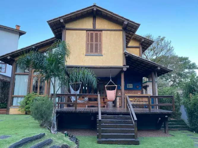Casa com 4 dormitórios à venda, 273 m² por R$ 2.200.000,00 - Granja Viana - Jandira/SP