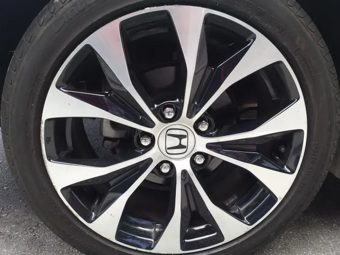 Roda aro 17 Honda Civic Europeu preta com diamantado com pneu 225 45 17 usados 