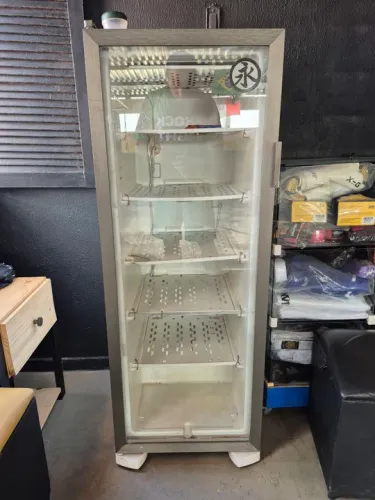 Geladeira Expositora com Porta de Vidro