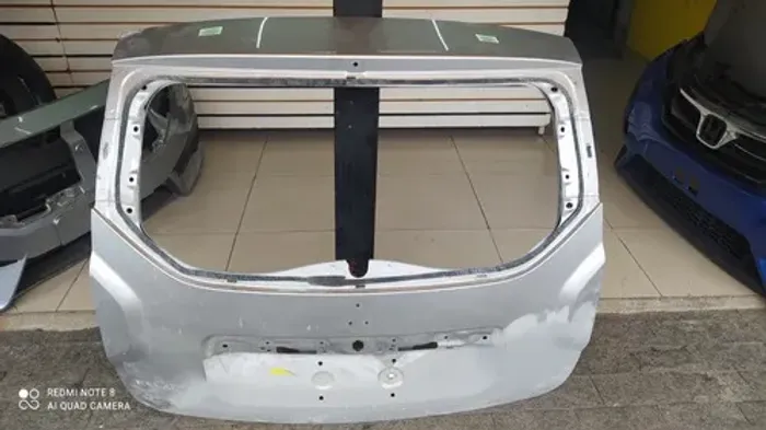 Tampa Traseira  Porta Mala Renault Duster  2018 2019 2020