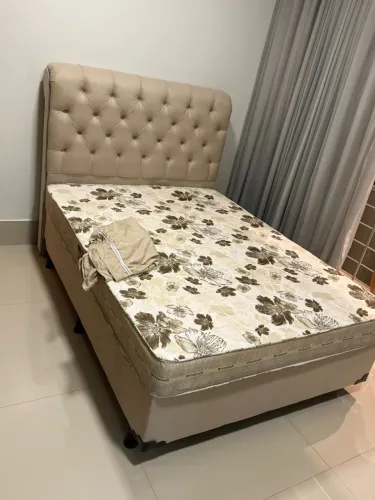 Cama casal completa com colchão de 33 e cabeceira