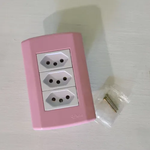 Tomada Tripla Rosa