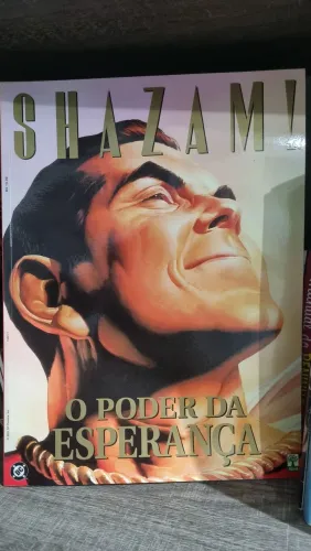 Álbuns gigantes em quadrinhos da Panini e da Abril. 