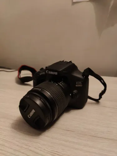 Câmera Canon EOS 4000D (2018) - Kit Completo, Usada em Perfeito Estado
