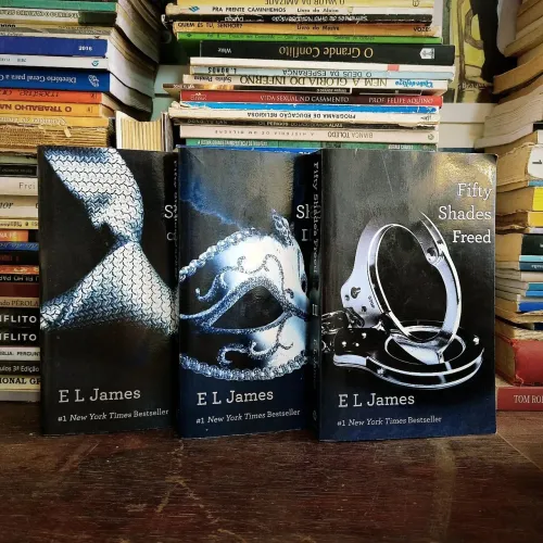 Trilogia 50 tons de cinza livro em Inglês 