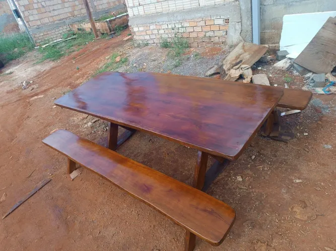 Conjunto mesa com bancos