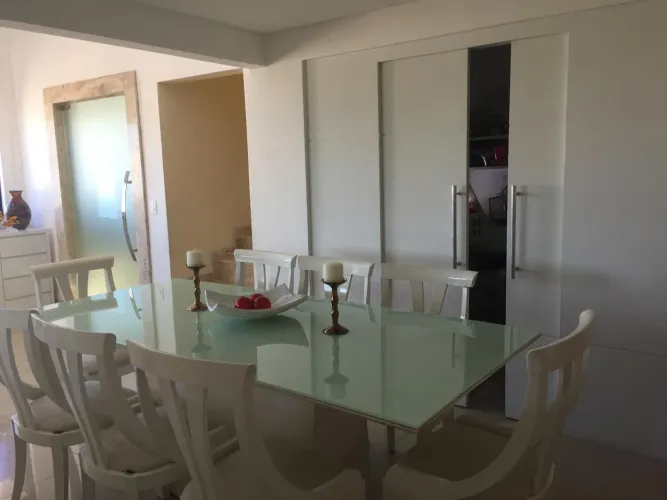 Mesa de Jantar Elegante e Sofisticada