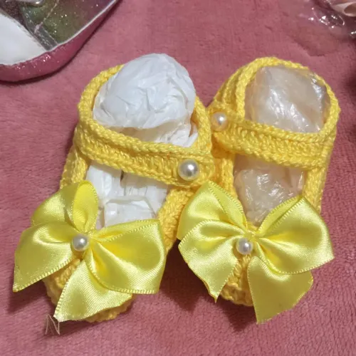 Sapatinho infantil de crochê