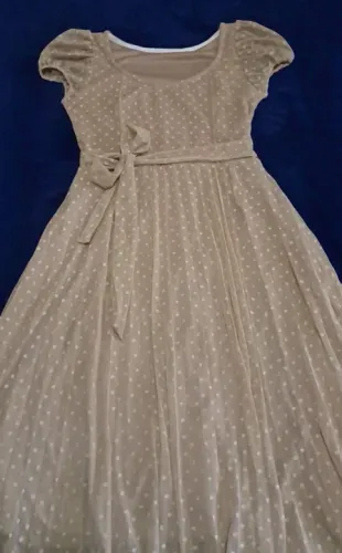 Vestido midi, nude, tule com poá, saia plissada, forrado, novo, decote redondo, delicado