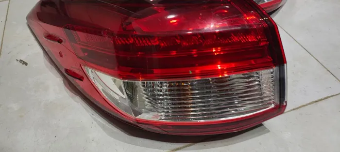 Lanterna Yaris sedan Led (lado motorista)