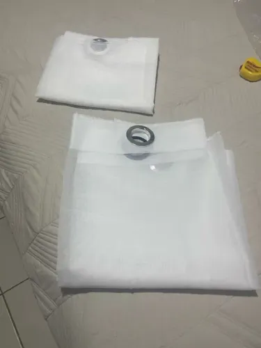 2 partes de cortinas varão em voil branco