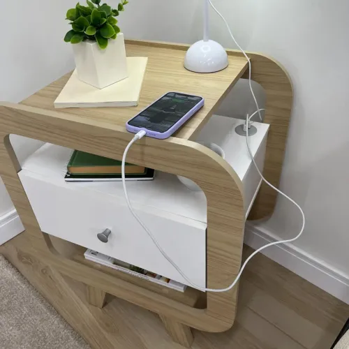 Mesa de cabeceira moderna com design elegante