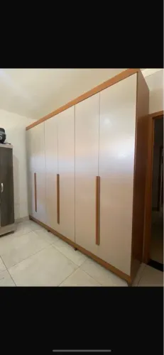 Roupeiro de 6 portas em madeira MDP