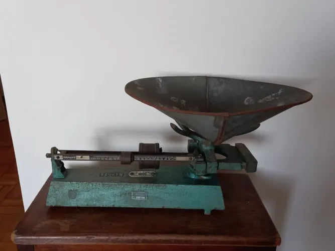 Balança antiga de ferro Ramuza