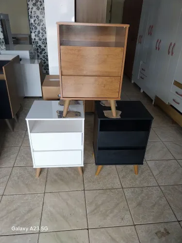 Mesa de cabeceira ou criado várias cores 