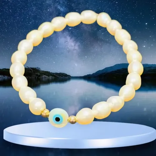 Pulseira de Pérolas brancas com dois elos em ouro intercalados por "olho grego"