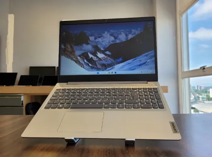 Notebook Lenovo IdeaPad 3 15mL05 - 10ª Geração | Core i3 | 128GB SSD | 8GB DDR4 | 15.6"