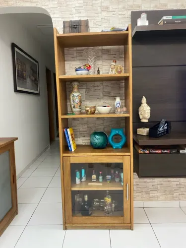Armário com porta de vidro