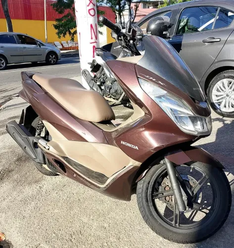 Honda PCX DLX 150cc 2017. Entrada de 2.500,00 + 393,00 Fixas.
