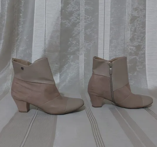 Bota de cano baixo nude piccadilly