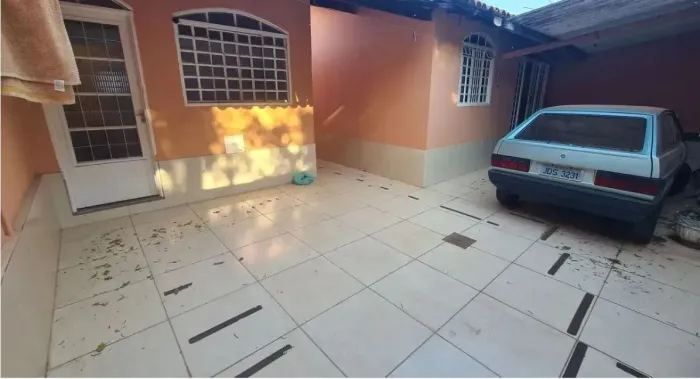 OPORTUNIDADE ÚNICA INVESTIDOR! Lote na QR 601! Escriturado! Renda R$ 3000/mês! 200m²!